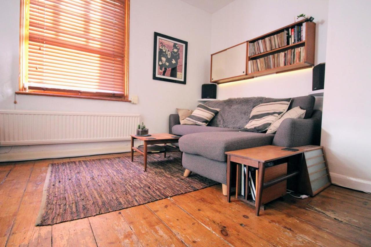 Traditional Victorian 2 Bed In Cobbled Street + Mod Cons - Full Home London Ngoại thất bức ảnh