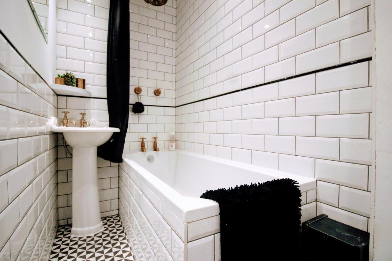 Traditional Victorian 2 Bed In Cobbled Street + Mod Cons - Full Home London Ngoại thất bức ảnh